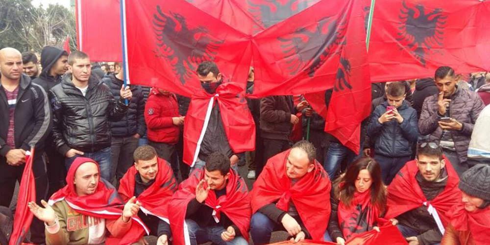 Προκλητική συγκέντρωση - Αλβανοί θέλουν η Ελλάδα να ζητήσει «συγγνώμη» από τους «τσάμηδες» [εικόνες]