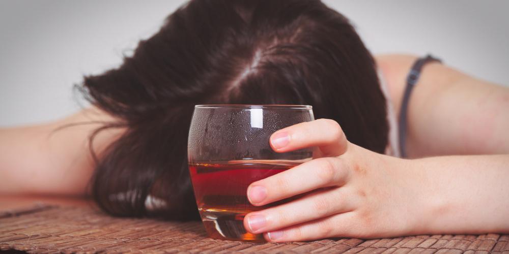 Το 10% των Ελλήνων έχει προβλήματα αλκοολισμού