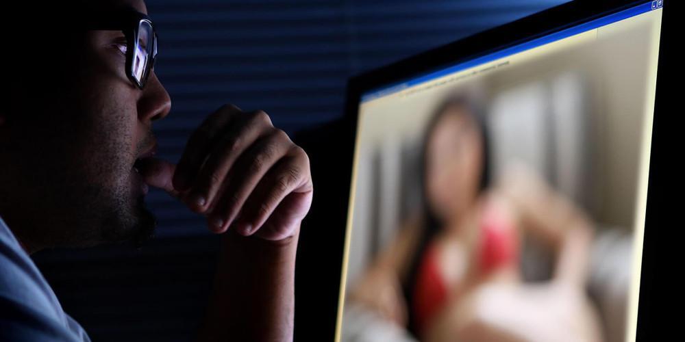 Καθηγητής στη Ρόδο έκανε... cyber sex με μαθήτρια του
