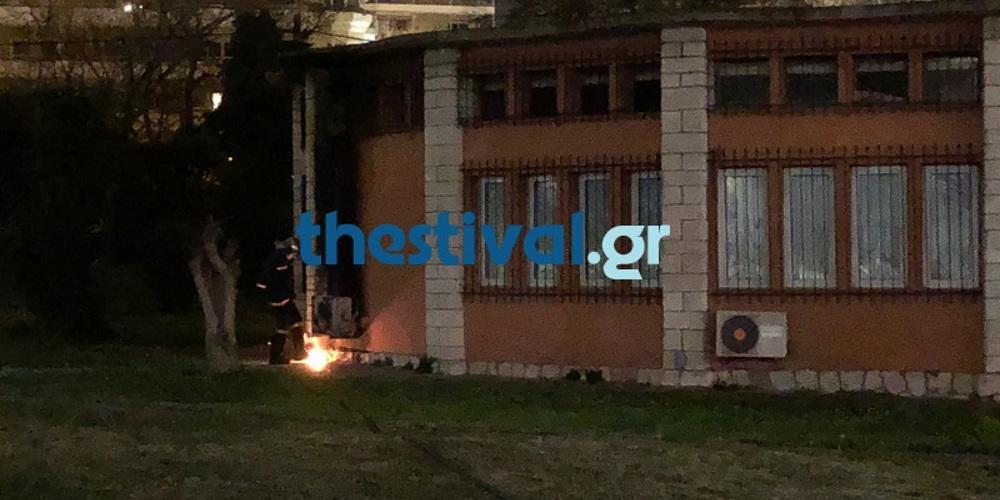 Εμπρηστική επίθεση με γκαζάκια σε κτίριο του Υπουργείου Εθνικής Άμυνας στη Θεσσαλονίκη