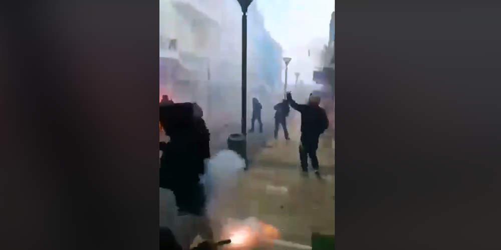 Βίντεο σοκ: Οπαδοί έκαναν «ντου» με πέτρες και καπνογόνα πριν τον τελικό του Κυπέλλου