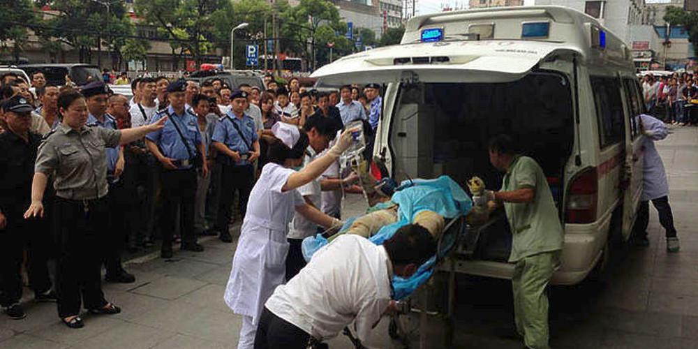  Φλεγόμενο βαν έπεσε σε πεζούς στη Σανγκάη -18 τραυματίες