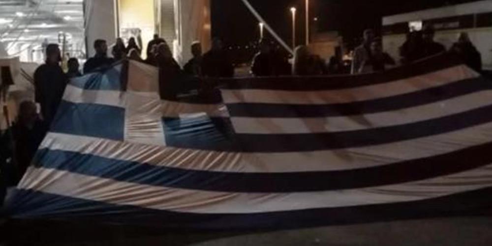 Στον Πειραιά οι διαδηλωτές από την Κρήτη [βίντεο]