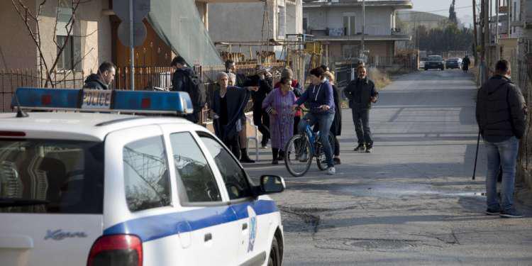 Ψέκασαν τον οδηγό, πυροβόλησαν και πήραν βαν των ΕΛΤΑ στην Θεσσαλονίκη