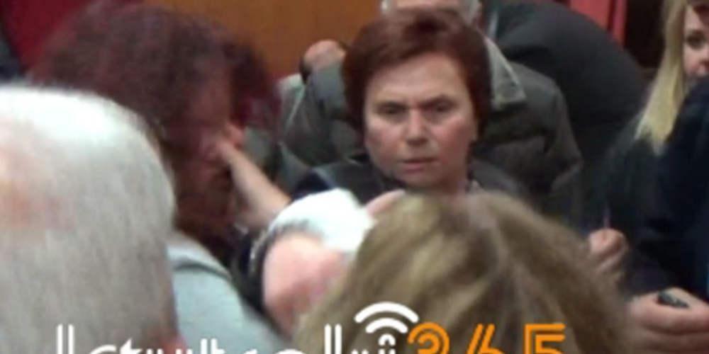 Αγριο ξύλο μεταξύ γυναικών στο δημοτικό συμβούλιο Λουτρακίου [βίντεο]