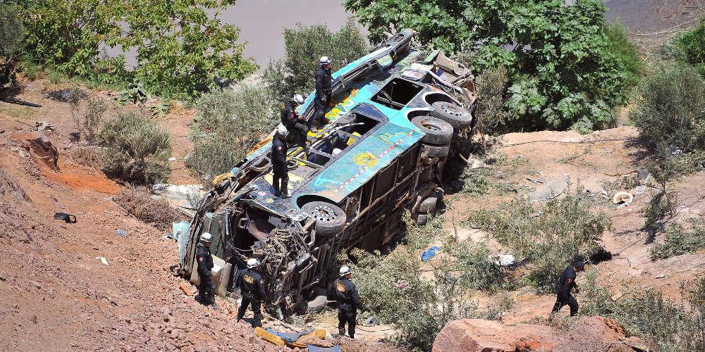 Τραγωδία με 44 νεκρούς στο Περού – Λεωφορείο έπεσε σε φαράγγι