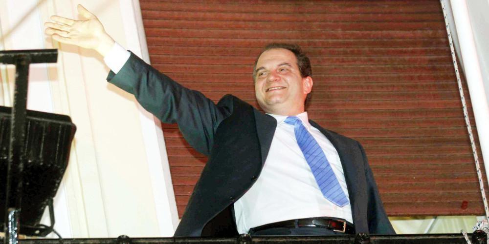 7 Μαρτίου 2004: Η μεγάλη νίκη του Κώστα Καραμανλή στις εκλογές [εικόνες & βίντεο]