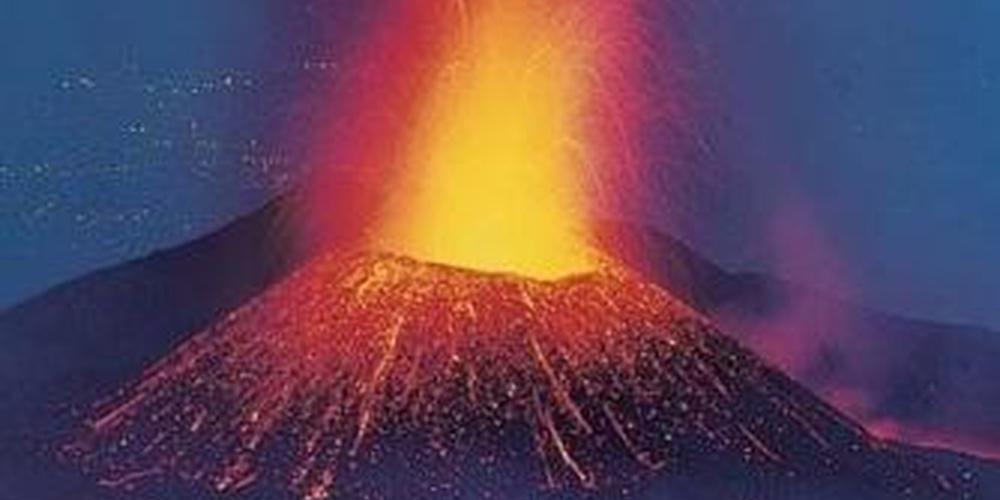 Το ηφαίστειο της Αίτνας πηγαίνει αργά, αλλά σταθερά, προς τη θάλασσα!