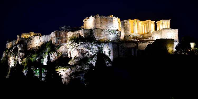 Απίστευτο: Ο Guardian προσφέρει διακοπές στην Ελλάδα της κρίσης