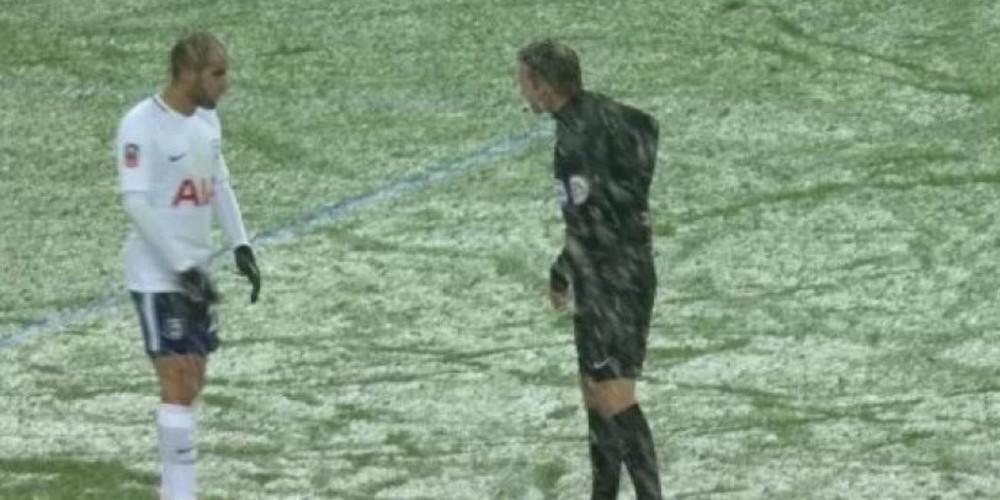 Διαιτητής πήγε να χρησιμοποιήσει σπρέι στο χιόνι και έγινε… ρεζίλι [βίντεο]