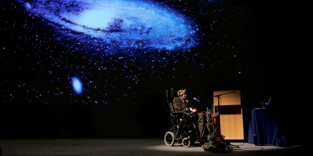 Χόκινγκ: Δεν υπάρχει Θεός, η επιστήμη μπορεί να εξηγήσει το σύμπαν καλύτερα