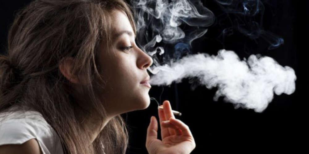 Κορωνοϊός και κάπνισμα: Πόσο επιβαρύνονται οι νέοι και πόσο οι ηλικιωμένοι