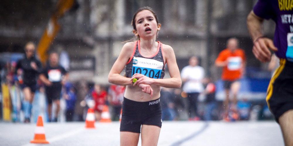 Απίστευτο: Μία 12χρονη τερμάτισε τρίτη στα 5χλμ του Ημιμαραθώνιου της Αθήνας