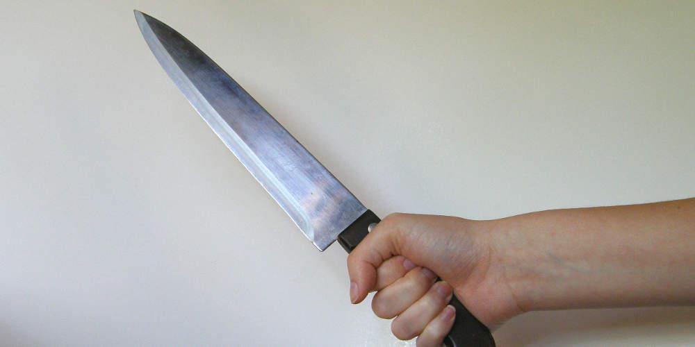 Απίστευτο: Μητέρα κυνηγούσε με μαχαίρι τον ανήλικο γιο της στον Βόλο