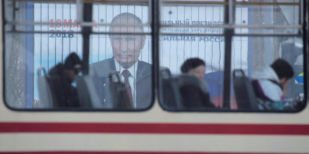 Προσωρινή πτώση κατά 7% στην δημοτικότητα του Πούτιν