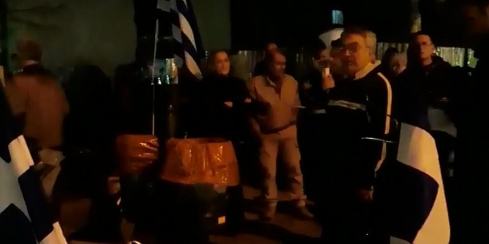 Διαμαρτυρία για τους δύο Έλληνες στρατιωτικούς στο τουρκικό προξενείο στη Θεσσαλονίκη [βίντεο]