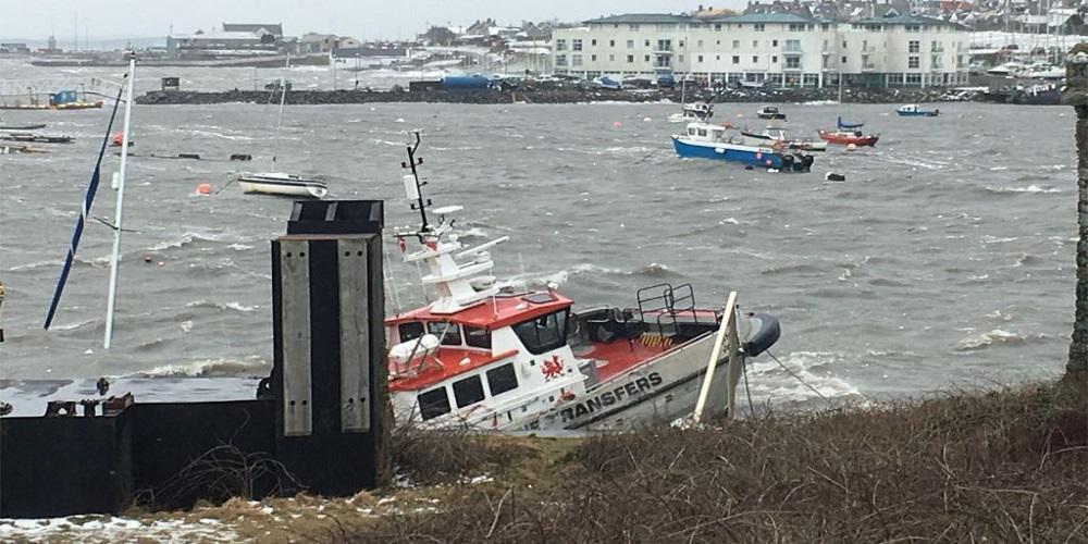 Βιβλικές καταστροφές στην Ουαλία από την καταιγίδα Εμμα - Πλοία ξεβράστηκαν στη στεριά! [βίντεο]