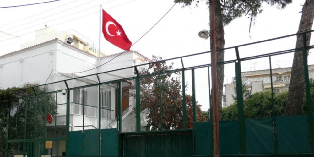 Αγνωστοι έριξαν βόμβες μολότοφ στο Τουρκικό Προξενείο