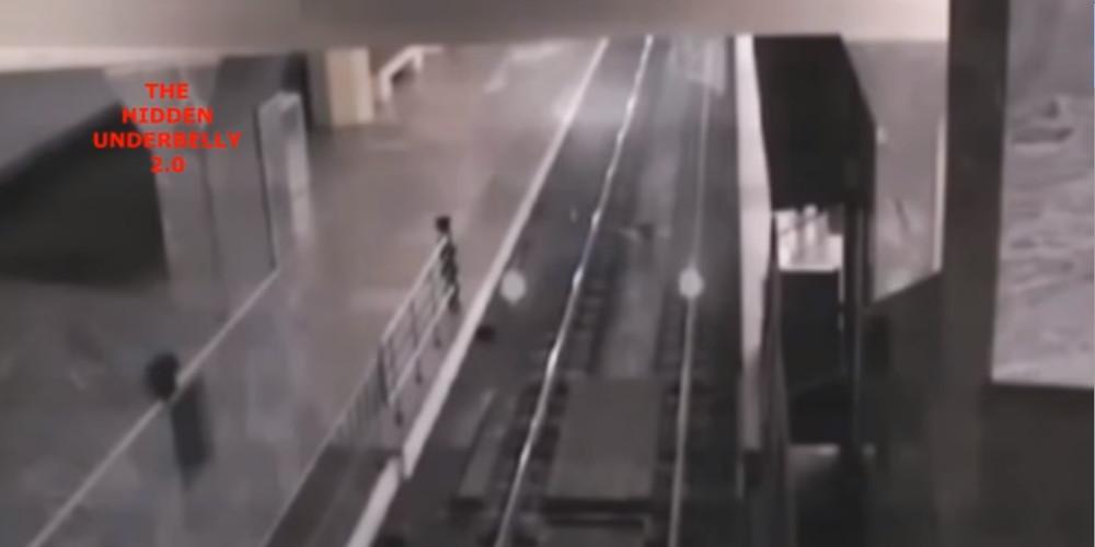 Τρόμος: Τρένο-φάντασμα κατέγραψε κάμερα ασφαλείας σταθμού [βίντεο]