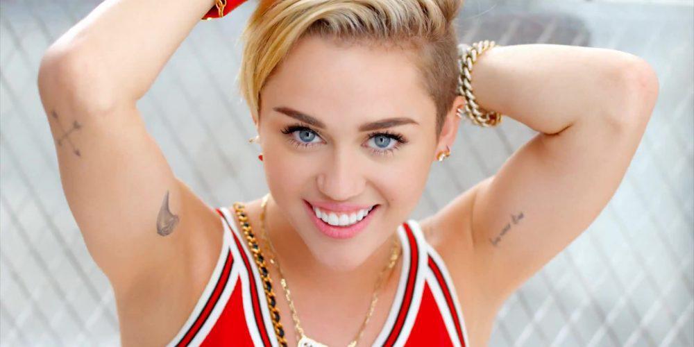 Η Miley Cyrus εύχεται «Καλό Πάσχα» ντυμένη... κουνελάκι! [εικόνες]