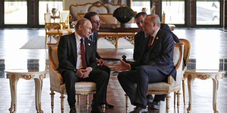 Απίστευτη κίνηση Ερντογάν: Δώρισε στον Πούτιν βιβλίο με θέμα το μνημόνιο με τη Λιβύη!