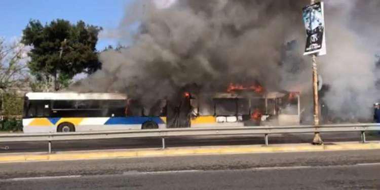 Λεωφορείο έπιασε φωτιά εν κινήσει στην Ποσειδώνος! [εικόνα]