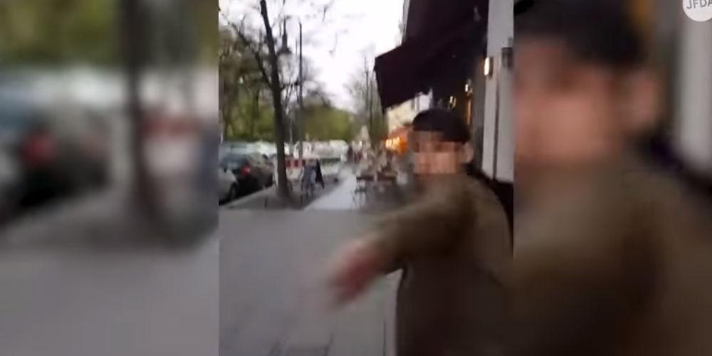 Παραδόθηκε ο 19χρονος που μαστίγωσε Εβραίους στο Βερολίνο [βίντεο]