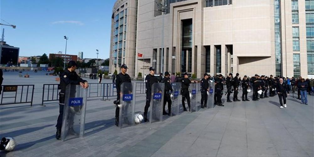 Τουρκικό δικαστήριο καταδίκασε 21 άτομα σε ισόβια για το «μεταμοντέρνο» πραξικόπημα