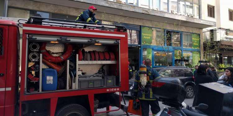 Άνδρας απειλεί να αυτοπυρποληθεί σε συμβολαιογραφείο στην Θεσσαλονίκη