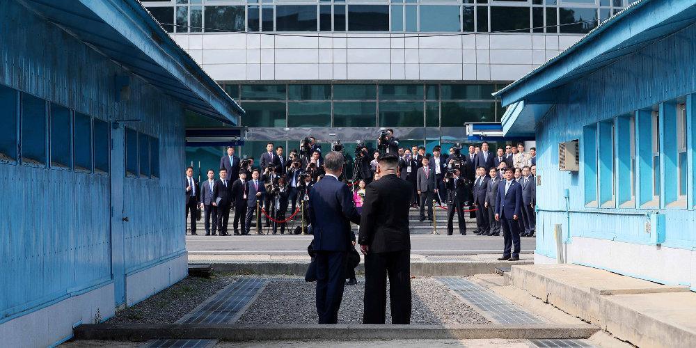 Ο Κιμ έγινε ο πρώτος Βορειοκορεάτης ηγέτης που «πάτησε» στην Νότια Κορέα μετά από 65 χρόνια