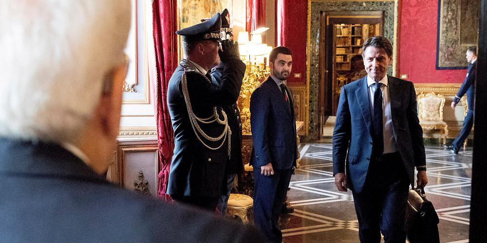 Ρήξη και ολοταχώς για εκλογές στην Ιταλία - Ο Κόντε παρέδωσε την εντολή σχηματισμού κυβέρνησης