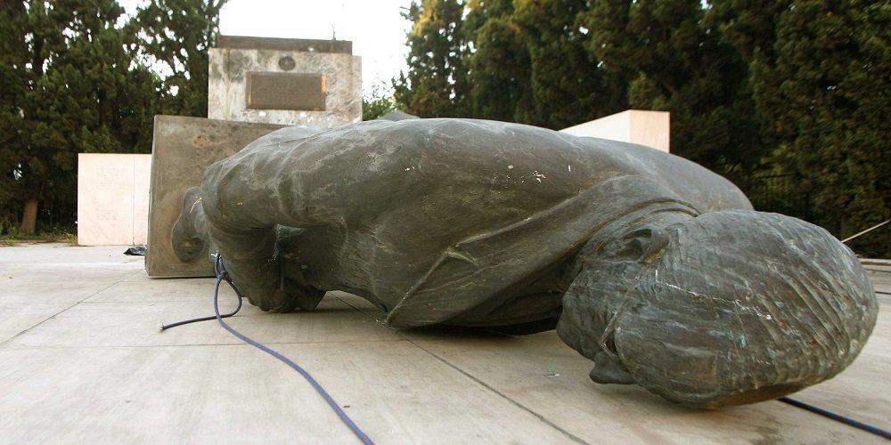 Από τον Τρούμαν στον Phylax: Αυτά είναι τα πιο… κατατρεγμένα αγάλματα της Ελλάδας!