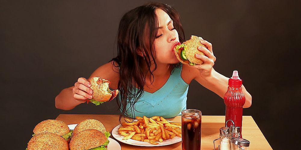 Προσοχή: Το πολύ fast food δυσκολεύει τις γυναίκες να μείνουν έγκυοι