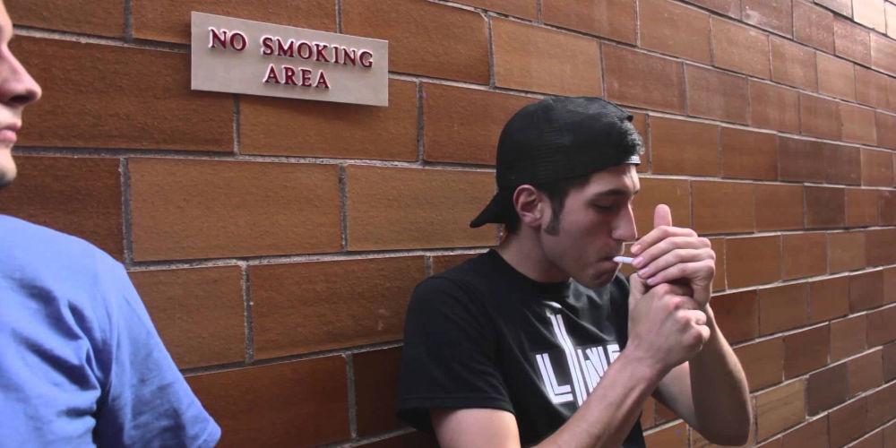 Προσοχή: Οι χώροι μη καπνιστών έχουν ίχνη καπνού!