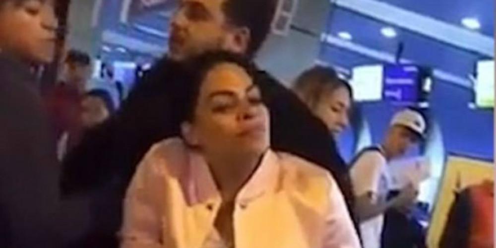 Γυναίκα επιτίθεται στον σύζυγο και την ερωμένη στο αεροδρόμιο [βίντεο]