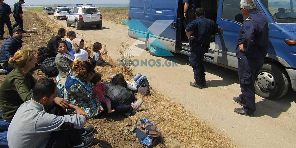 Τουρκικό σκάφος εγκατέλειψε 53 μετανάστες σε παραλία της Ροδόπης [βίντεο]