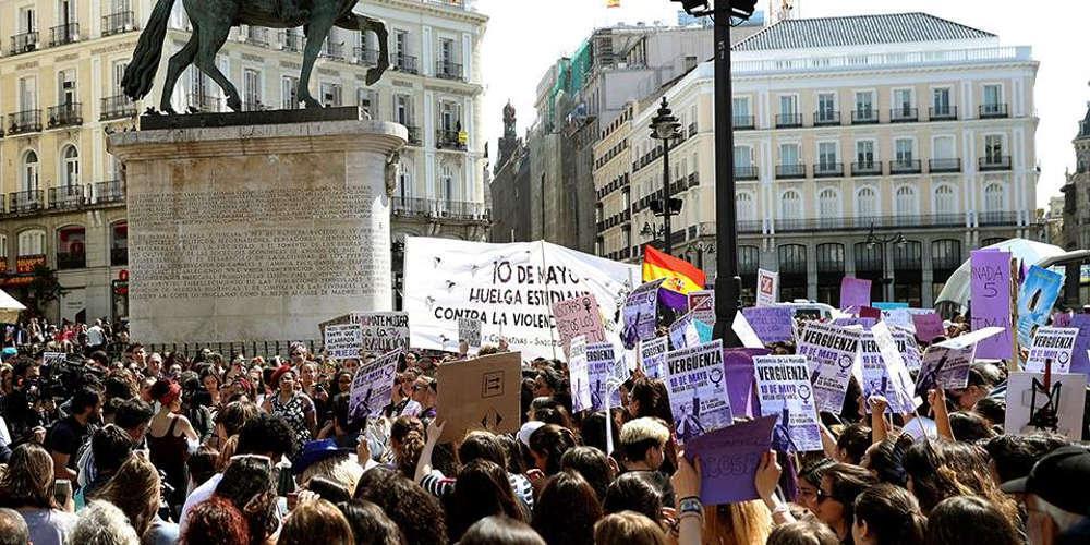 Xιλιάδες μαθητές διαδήλωσαν στην Ισπανία κατά της αθώωσης βιαστών