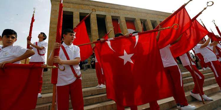 Απολύονται περισσότεροι από 18.000 εργαζόμενοι στο δημόσιο στην Τουρκία