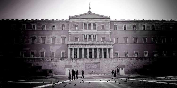Παραιτήθηκαν από τη Βουλή δύο θυγατέρες στελεχών του ΣΥΡΙΖΑ - Τι είπε η Χριστοδουλοπούλου για την δική της