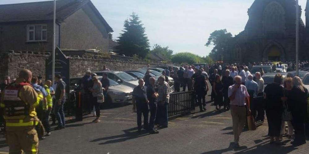 Εκτακτο: Αυτοκίνητο παρέσυρε πεζούς έξω από εκκλησία στο Δουβλίνο