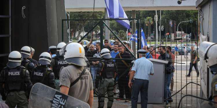 Σε εξέλιξη η πορεία στην Θεσσαλονίκη για την Μακεδονία [βίντεο]