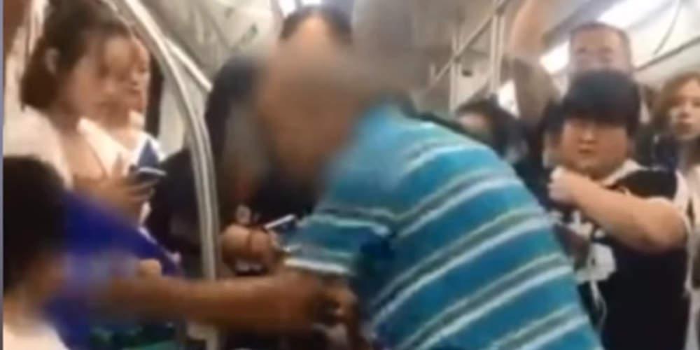 Πανικός σε τρένο: Ηλικιωμένος χτύπησε επιβάτη επειδή δεν του έδωσε τη θέση [βίντεο]