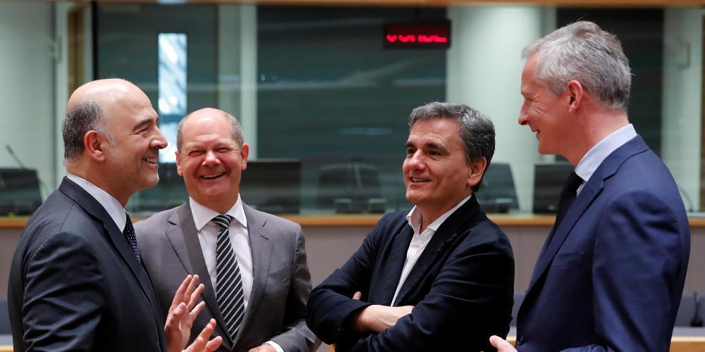 Συμφωνία στο Eurogroup για την Ελλάδα: Εποπτεία και 10ετής επιμήκυνση στο χρέος