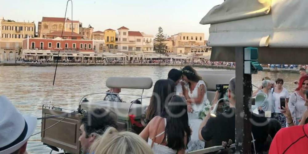 Απίστευτο: Δύο Αγγλίδες παντρεύτηκαν στο Ενετικό Λιμάνι στα Χανιά