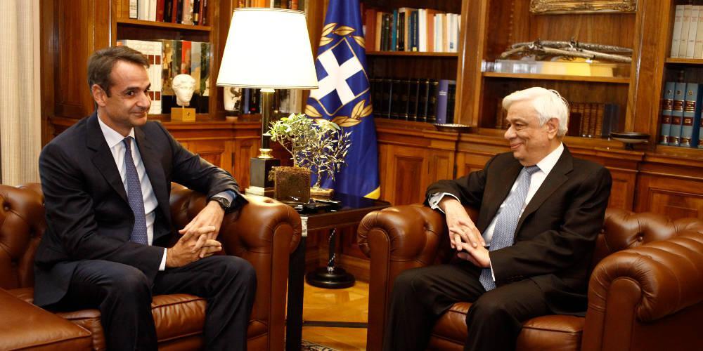 Σκοπιανό: Στον Πρόεδρο της Δημοκρατίας ο Μητσοτάκης - Σενάριο για πρόταση μομφής