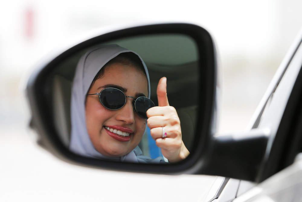 Στο τιμόνι οι γυναίκες στη Σαουδική Αραβία – Ιστορική μέρα για τη χώρα [εικόνες]