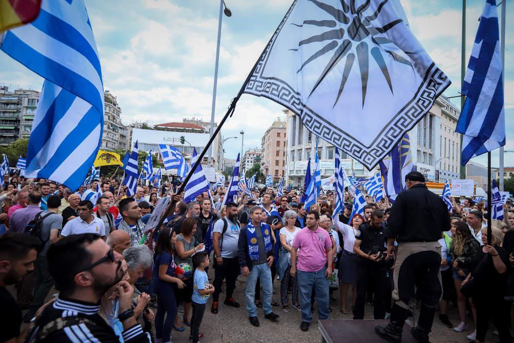 Σκοπιανό: Οργή λαού στο συλλαλητήριο στη Θεσσαλονίκη