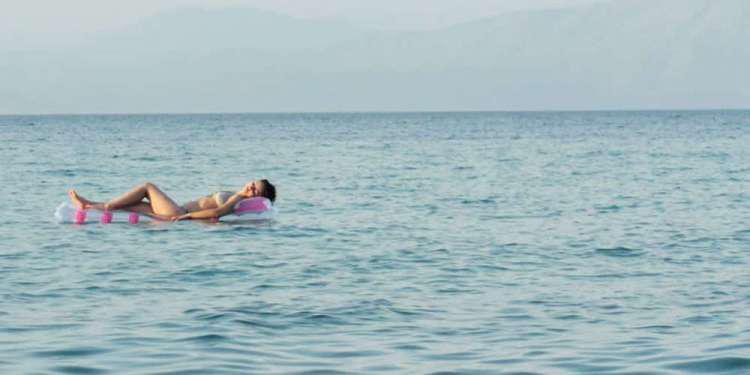 Απίστευτο: Πάνω σε στρώμα θαλάσσης μεσοπέλαγα εντοπίστηκε η Ρωσίδα που αγνοούνταν στην Κρήτη