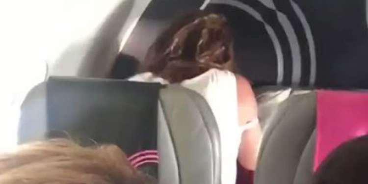 Ζευγάρι έκανε σεξ εν πτήσει, μπροστά στους επιβάτες και έγινε viral [βίντεο]