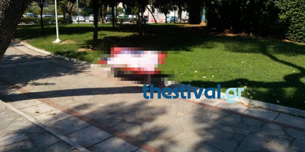 Εικόνες-σοκ: Νεκρός σε παγκάκι στο κέντρο της Θεσσαλονίκης